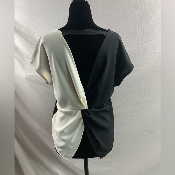 Cut Out Twist Back Batwing Sleeve Blouse Blk/Wht - Picture 5 of 6